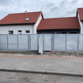 Samonosná posuvná brána s tahokovem